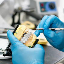 Matériaux et outils pour prothèse dentaire : Yéti Dental, Taurus, Résista, polissoirs, fraises